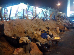 Активисты укрепляют баррикады. ГАИ блокирует фуры с песком (ВИДЕО)