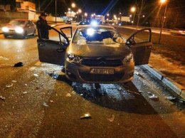 Активист АвтоМайдана выложил доказательства того, как "Беркут" громит его авто (ВИДЕО)