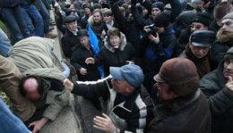 Под Верховной Радой Украины уже начались первые столкновения