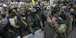 Самооборона Майдана охраняет здания АП, Кабмина и Рады