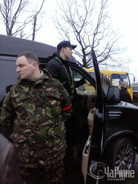 На похороны Белого Ярош приехал на элитном авто Януковича-младшего (ФОТО)