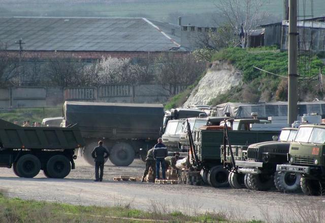 Российские военные препятствуют отправке украинской военной техники на материк (ФОТО)