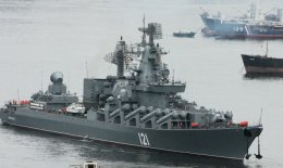 Корабли Калининград и Минск зашли в порт Севастополя в 21.10