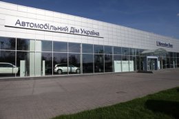 Автосалоны в Украине временно перестали продавать автомобили
