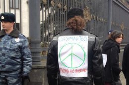 В Москве задержали активистов, протестующих против ввода войск в Украину (ФОТО)