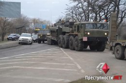 Активисты заблокировали трассу "Одесса-Николаев" и не пустили военную технику в Крым (ФОТО)
