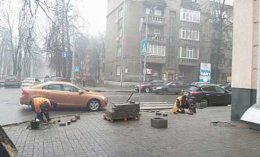 В Киеве начался ремонт улиц после противостояний