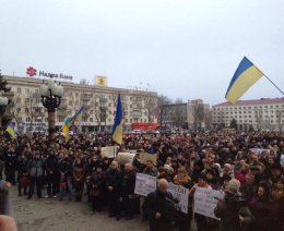 В Херсоне проходит митинг за целостность Украины (ФОТО)