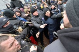 В Донецке произошла массовая драка между митингующими