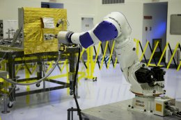 Роботизированная система, которая поможет спутникам заправляться в космосе (ВИДЕО)