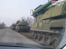 Украинские зенитно-ракетные комплексы "Бук" занимают позиции (ВИДЕО)