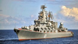 Российский ракетный крейсер "Москва" движется в сторону Украины