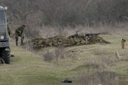 Между Крымом и Херсонской областью начали закапывать противотанковые мины (ВИДЕО)