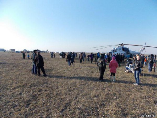 В Арабатскую стрелку прилетели украинские боевые вертолеты (ФОТО+ВИДЕО)