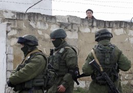 «Самооборона» Крыма начала штурм штаба ВМС Украины