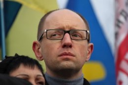 Яценюк считает, что введение визового режима с РФ навредит жителям Украины