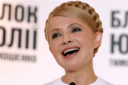 Тимошенко на костылях пришла на заседание "Батькивщины" в ВР (ВИДЕО)