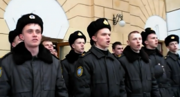 Курсанты спели гимн Украины, когда их руководство переходило под флаг РФ (ВИДЕО)