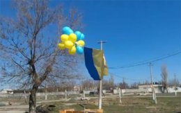 Украинские морпехи в Крыму проявили ловкость и смекалку для поднятия флага (ВИДЕО)