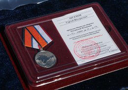Россия вручила Аксенову медаль "За возвращение Крыма"