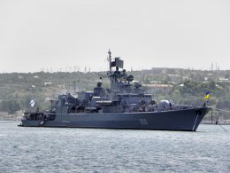 Российские военные опять пытаются захватить морской тральщик "Черкассы"
