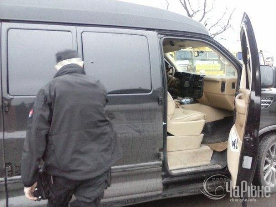 На похороны Белого Ярош приехал на элитном авто Януковича-младшего (ФОТО)