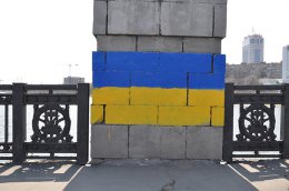 В Донецке украсили центр национальной символикой