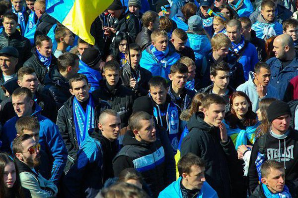 1500 футбольных фанатов прошли маршем единства в Днепропетровске (ФОТО+ВИДЕО)