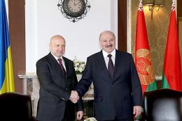 Что кроется за якобы теплой встречей Лукашенко и Турчинова