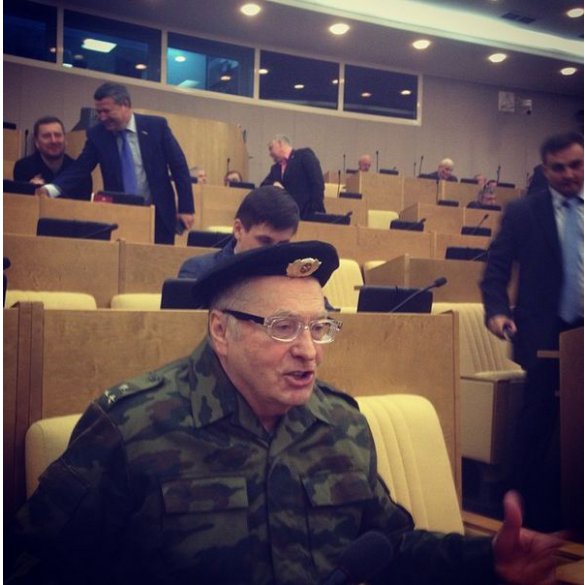 Жириновский пришел в Госдуму в форме полковника (ФОТО)