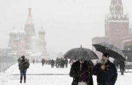 Москву засыпало снегом (ВИДЕО)