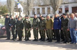 Украинские военнослужащие покидают Крым