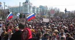 Протестующие в Луганске взяли штурмом здание СБУ (ВИДЕО)