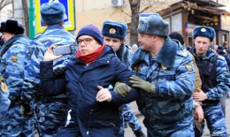 В Москве задержали митингующих с невидимыми плакатами