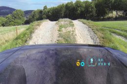 Изобретение Land Rover помогает увидеть участок дороги за капотом автомобиля (ВИДЕО)
