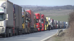 На границе Польши и Украины выстроились километровые очереди фур