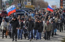 Представители миссии ОБСЕ пообщались с митингующими в Луганске
