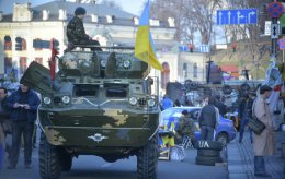 В ночь на четверг в центре Киева перемещались вооруженные люди и военная техника (ВИДЕО)