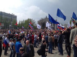 Сепаратисты митингуют в центре Донецка