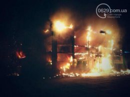 В Мариуполе сожгли отделение "ПриватБанка" (ВИДЕО)