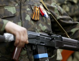 Правоохранителям удалось убедить террористов покинуть здание отделения милиции в Ровеньках