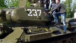 В Мариуполе сепаратисты захватили танк АТО
