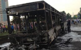 В Киеве полностью сгорел пассажирский автобус (ФОТО+ВИДЕО)