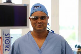 Очки от Google позволили провести операцию по удалению рака в прямом эфире (ВИДЕО)