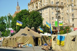 В Киеве на Майдане Незалежности начался демонтаж палаток