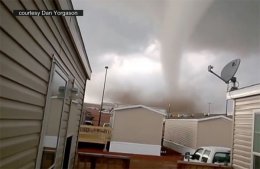 Американские нефтяники сняли видео в эпицентре торнадо (ВИДЕО)