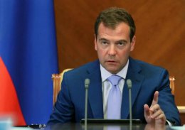 Медведев потребовал регистрировать недвижимость в Крыму по российским законам