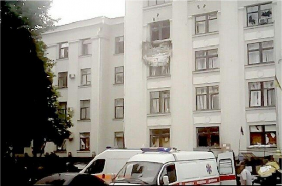 В Луганске над зданием облгосадминистрации прогремел взрыв (ФОТО)