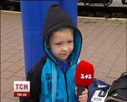 8-летний беженец из Донецка рассказал, как боевики стреляют днем и ночью (ВИДЕО)