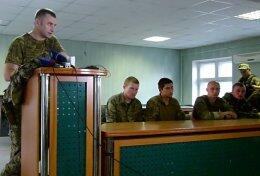 Террорист Абвер устроил провокационный допрос украинским военнопленным (ВИДЕО)